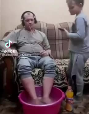 Кажется, кто-то скоро отправится в детдом — похожее видео на Prikola.net