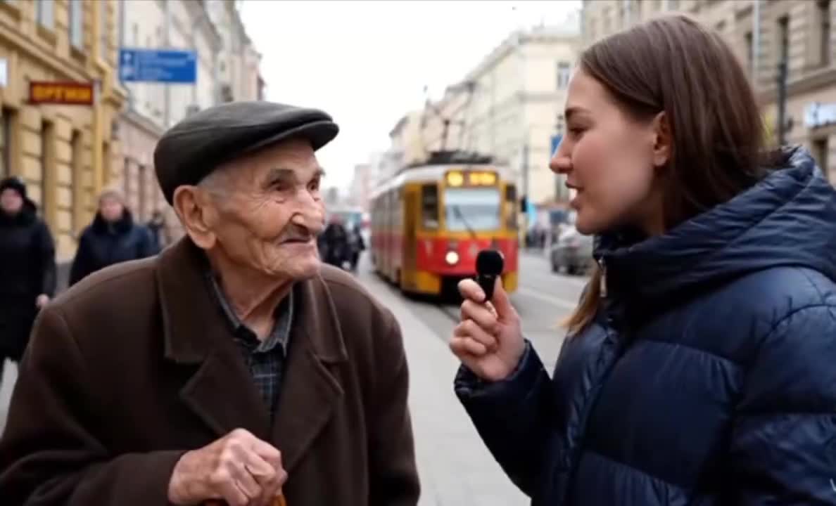Дед дает совет финансовой грамотности молодёжи