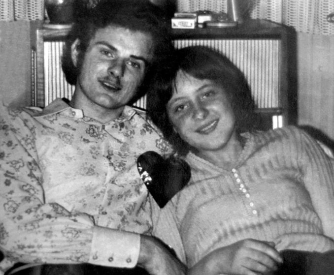 Ангела Меркель, ещё под фамилией Каснер, с бойфрендом на новогодней вечеринке. Берлин, 1972 год.