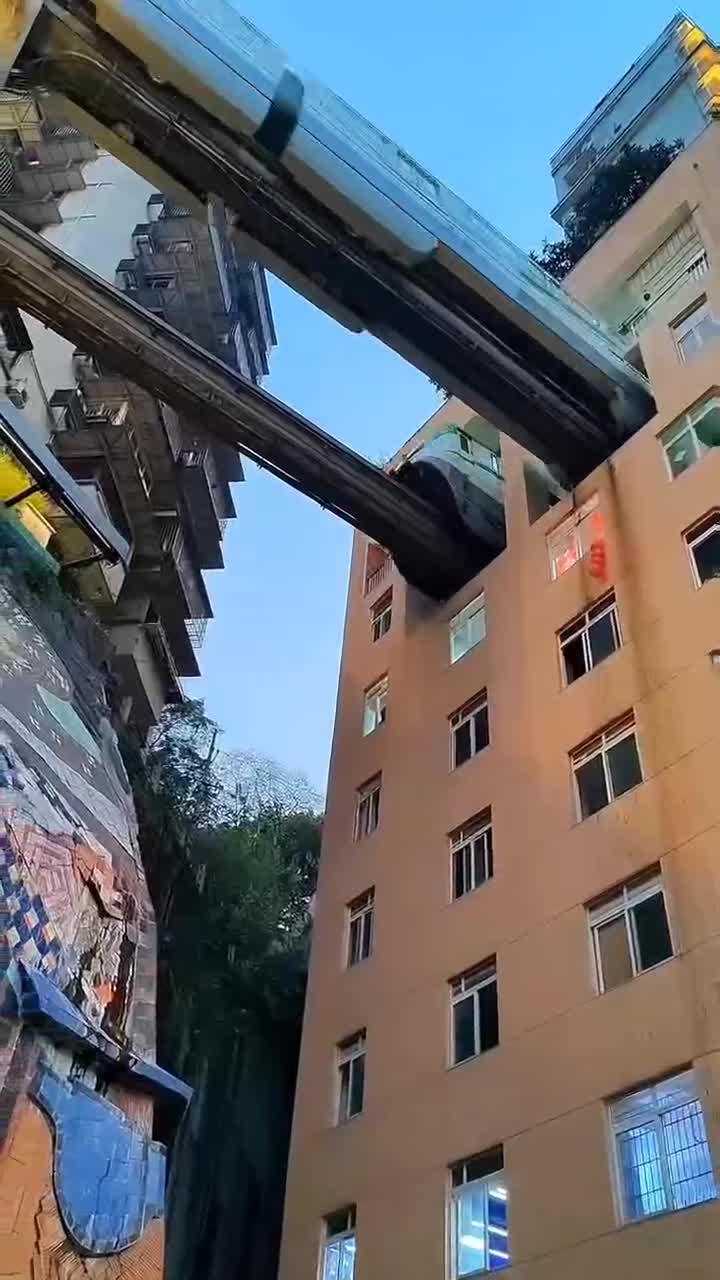 Станция метро Chongqing Liziba расположена на 8 этаже